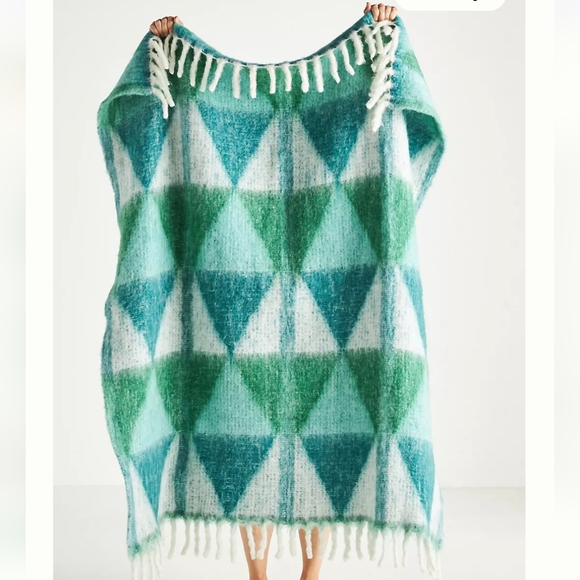 Anthropologie Cocoon Throw Blanket - Thumbnail 3